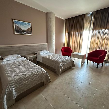 Hotel Terminal Tirana Bregu i Lumit Exteriér fotografie