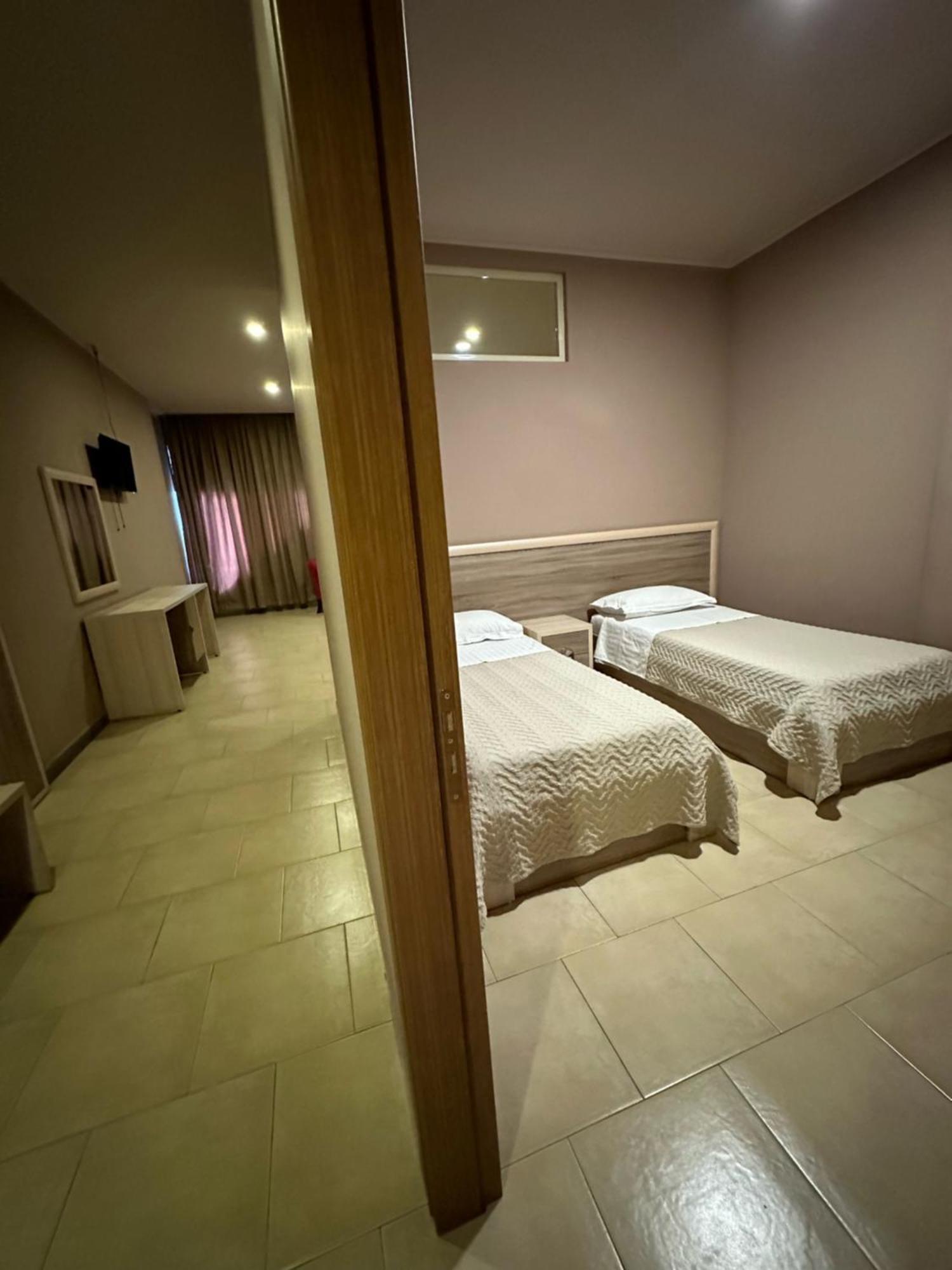 Hotel Terminal Tirana Bregu i Lumit Exteriér fotografie